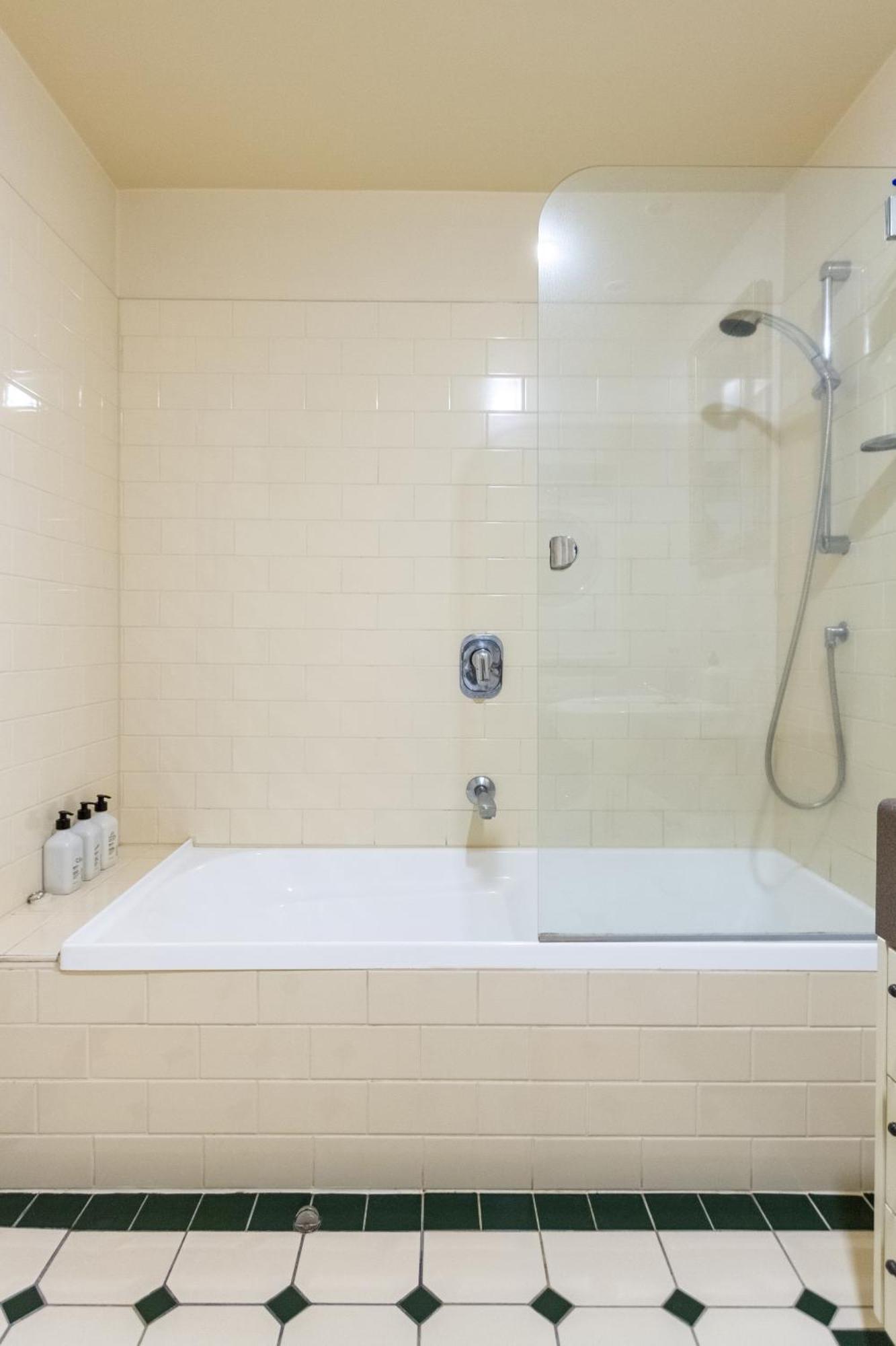 Apartamento Beauty In The Cbd - 1Bed Free Parking Pool Christchurch Exterior foto